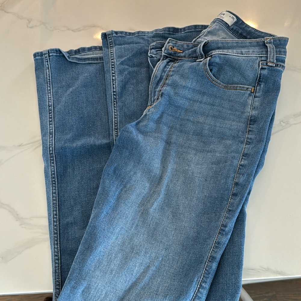 Hollister, Curvy Mid-rise Boot Jeans 8L - Picture 2 of 5